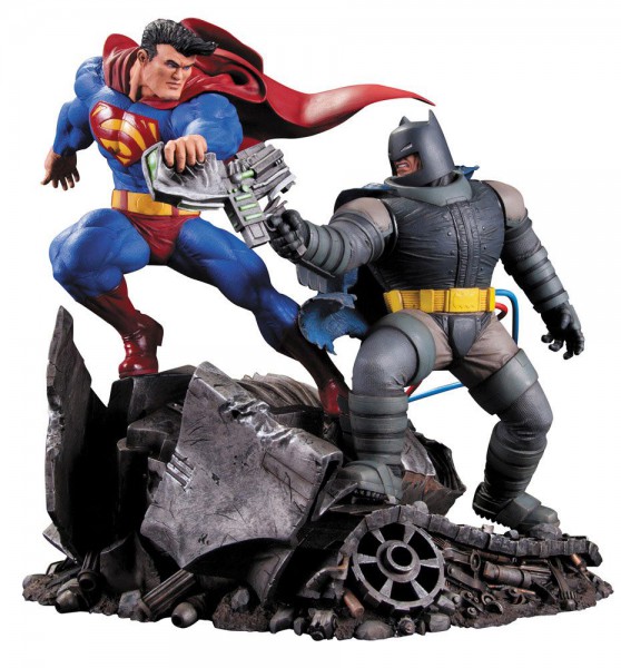 Batman The Dark Knight Returns Statue Superman vs. Batman 28 cm --- BESCHÄDIGTE VERPACKUNG